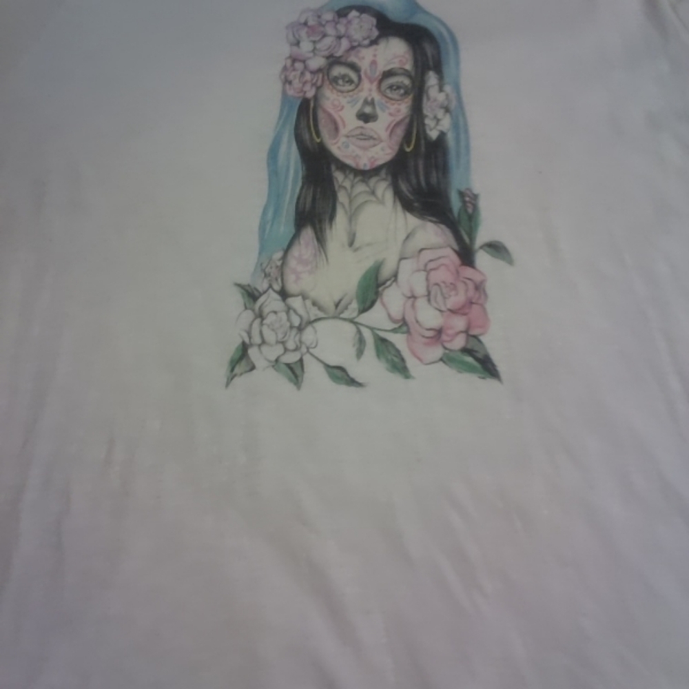 Torrid White T-Shirt with Floral Skull Design Size 3 Slub Tee